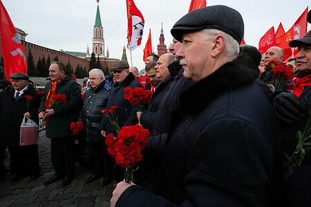 21.01.2023, Москва. Геннадий Зюганов и другие члены КПРФ во время акции по случаю Дня памяти В. И. Ленина.