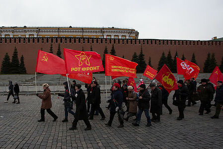 21.01.2023, Москва. Члены партии «Коммунистическая партия Коммунисты России» во время шествия по случаю Дня памяти В. И. Ленина.