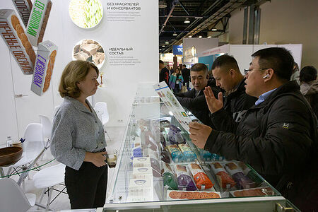 07.02.2023, Москва. Представители Китая на выставке «Продэкспо» 2023.