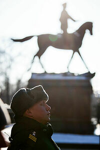 23.02.2023, Москва. Сотрудник полиции на фоне памятника маршалу Жукову на Манежной площади..