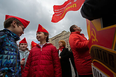 21.05.2023, Москва, Красная Площадь. Торжественный приём в пионеры. Дети ждут начала мероприятий по приёму в пионеры.