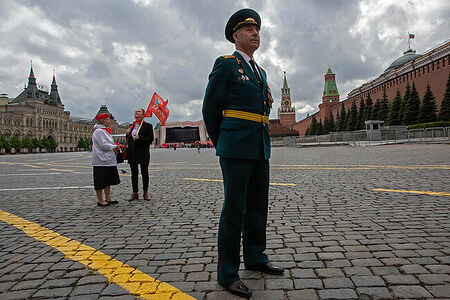 21.05.2023, Москва, Красная Площадь. Торжественный приём в пионеры. На красной Площади перед началом приёма в пионеры.