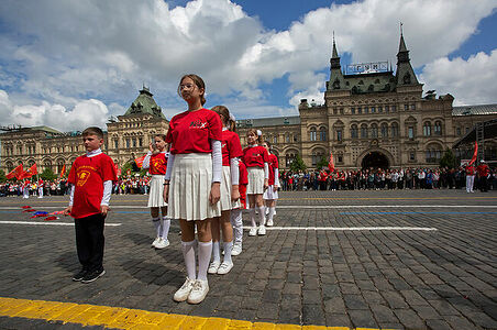 21.05.2023, Москва, Красная Площадь. Торжественный приём в пионеры. Дети выступают на Красной площади.