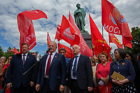 06.06.2023, Москва. Лидеры КПРФ на акции, посвященной Дню русского языка и Пушкинскому Дню России.