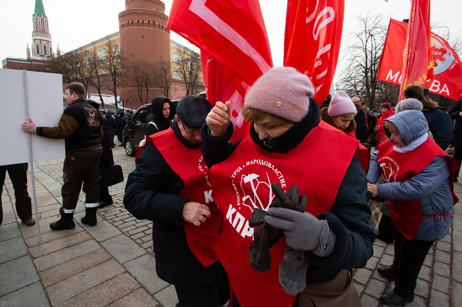 21.01.2023, Москва. Люди перед акцией по случаю Дня памяти В. И. Ленина.