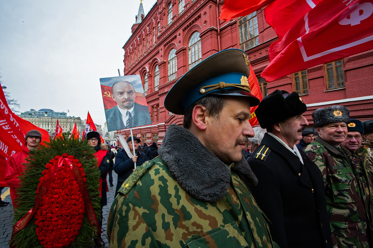 21.01.2023, Москва. Офицеры, члены партии КПРФ на шествии по случаю Дня памяти В. И. Ленина.
