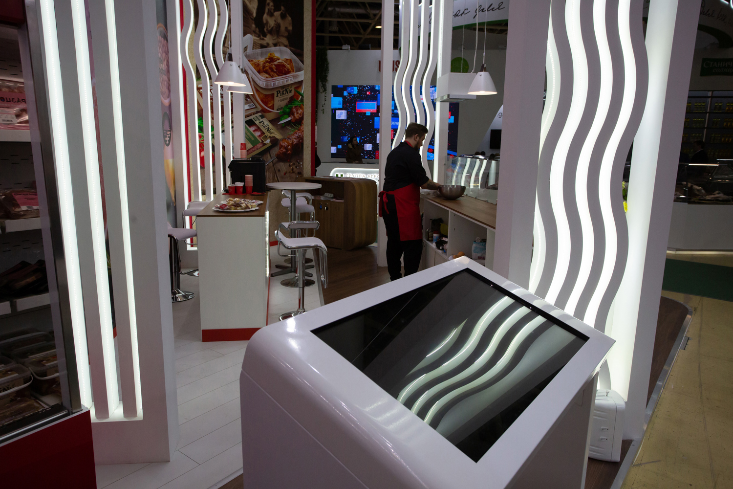 07.02.2023, Москва. Экспозиция производителя продуктов на выставке «Продэкспо» 2023.