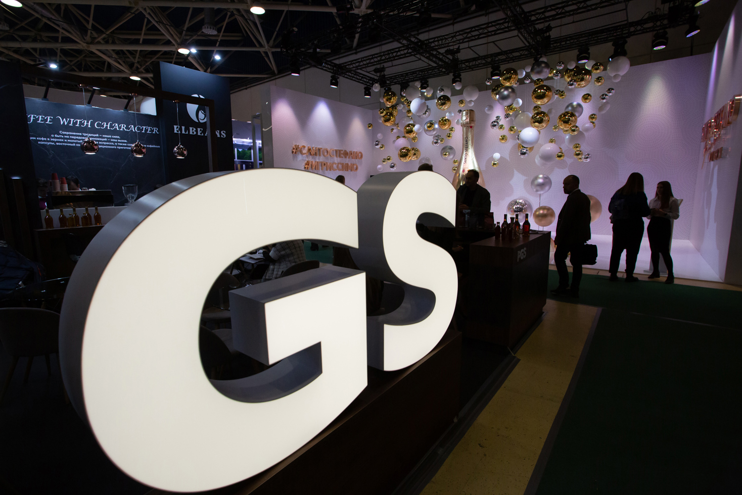 07.02.2023, Москва. Посетители  на выставке «Продэкспо» 2023 в Экспоцентре.