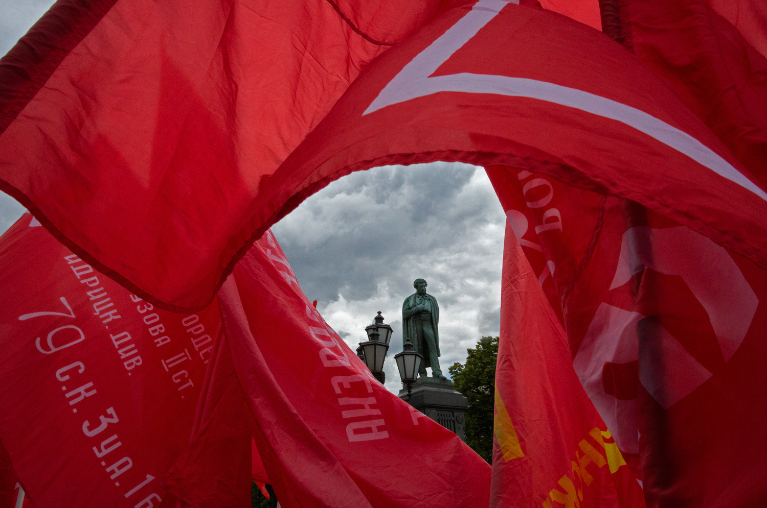 06.06.2023, Москва. Акция, посвященная Дню русского языка и Пушкинскому Дню России. Вид на памятник Пушкину.