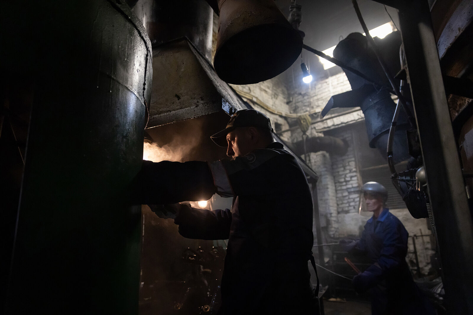 Завод металлоизделий в посёлке Арти. Участок закаливания кос.